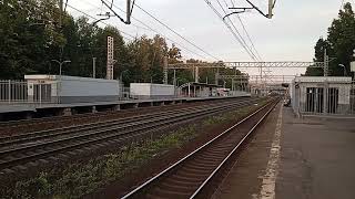 Электровоз серии ЧС200 с пассажирским поездом, платформа Левобережная, Окт.ж.д. 13 августа 2022 г.