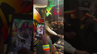 Buju Banton performing his new single ‘Butterflies’ inside VP Records🔥🔊 #shorts #bujubanton #reggae