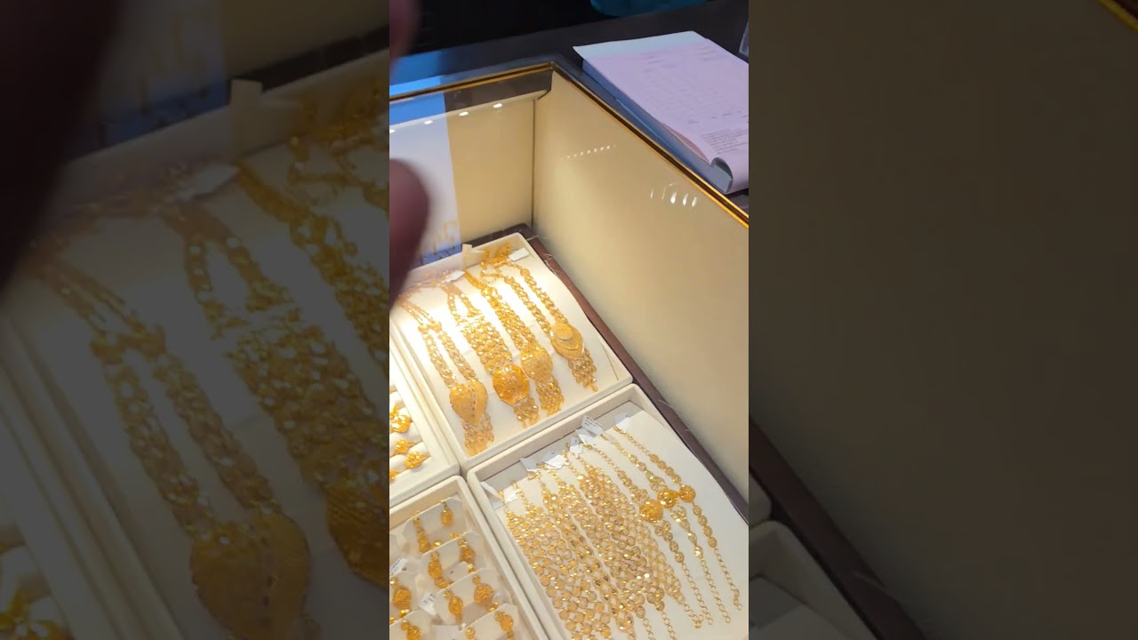 Dubai airport duty free gold shop 