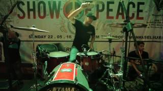 Nganchuk Crew - Ayo Ngombe Arak Live at Monkasel Surabaya (Live Drum Cam) chords