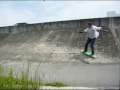 ロングスケートボード 河川敷でローデッド Loaded