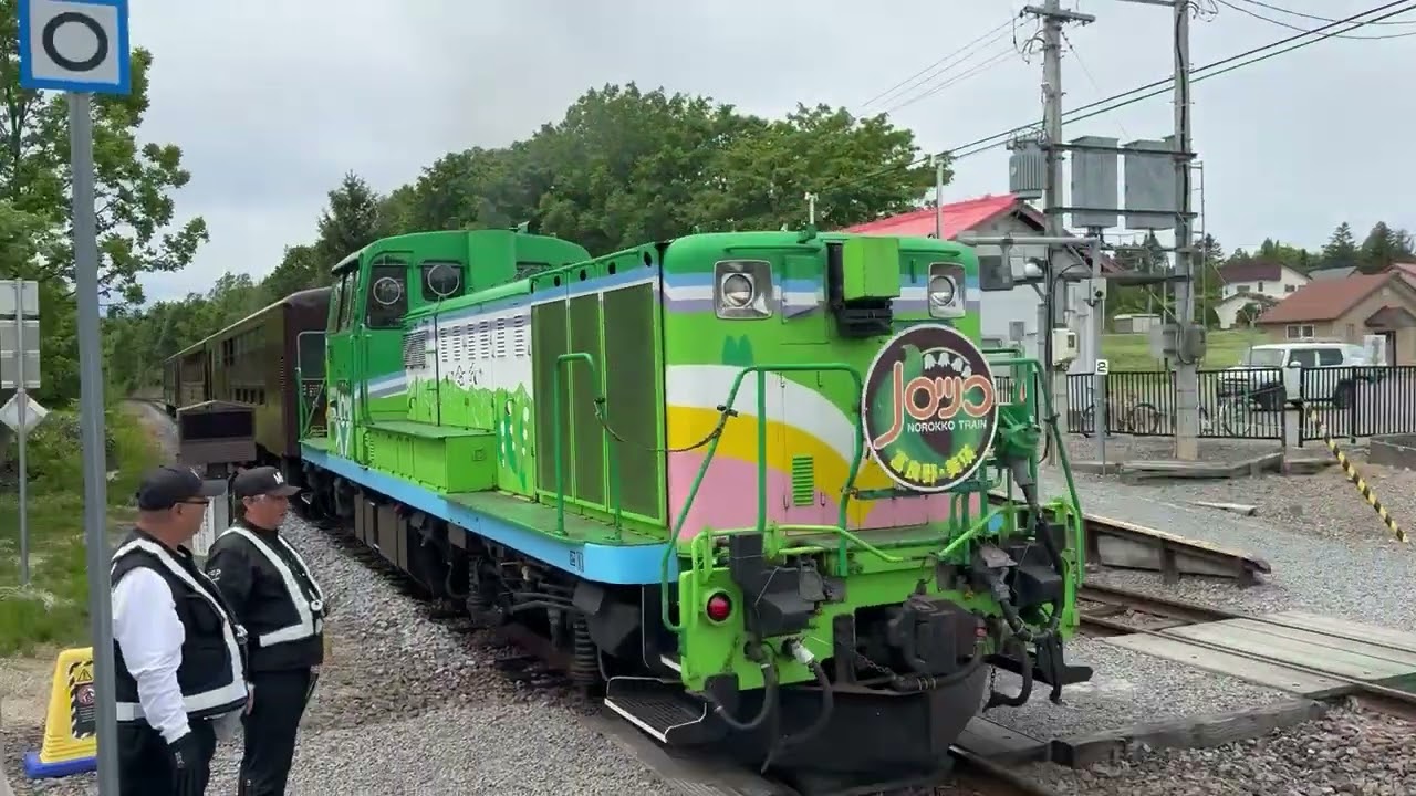 ラストイヤー運行初日「富良野・美瑛ノロッコ号」JR北海道富良野線美馬牛駅。推進運転で動力音はDE15ディーゼル機関車から Norokko train,Furano line,Hokkaido,JPN
