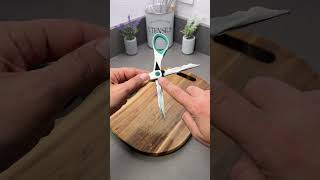Stop using dull scissors, do THIS instead! #diy #lifehacks #shorts
