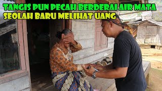 Seolah Tak Pernah Pegang Uang, Si Emak Berderai Air Mata Saat Dapat Rezeki Dari Donatur