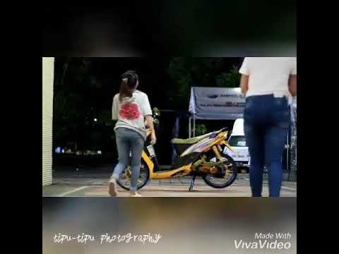 Story wa cewe bergoyang#011 Goyang hot Cewe cantik pakey motor metik