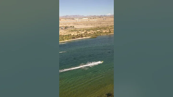 Boat traffic on the Colorado River, ferries, jet s...