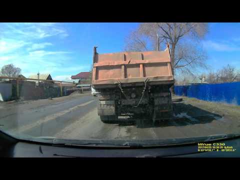 От камаза оторвалось колесо