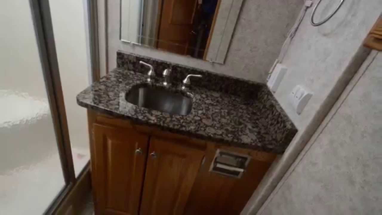 2006 Gulf Stream Crescendo 36 feet diesel pusher, Extra clean.