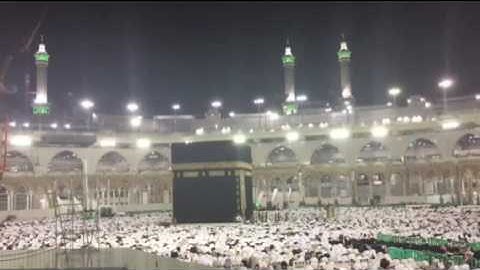 تصوير مميز من داخل الحرم لعشاء السبت  للشيخ بندر بليلة من سورة الإسراء 12 صفر 1438هـ هـ