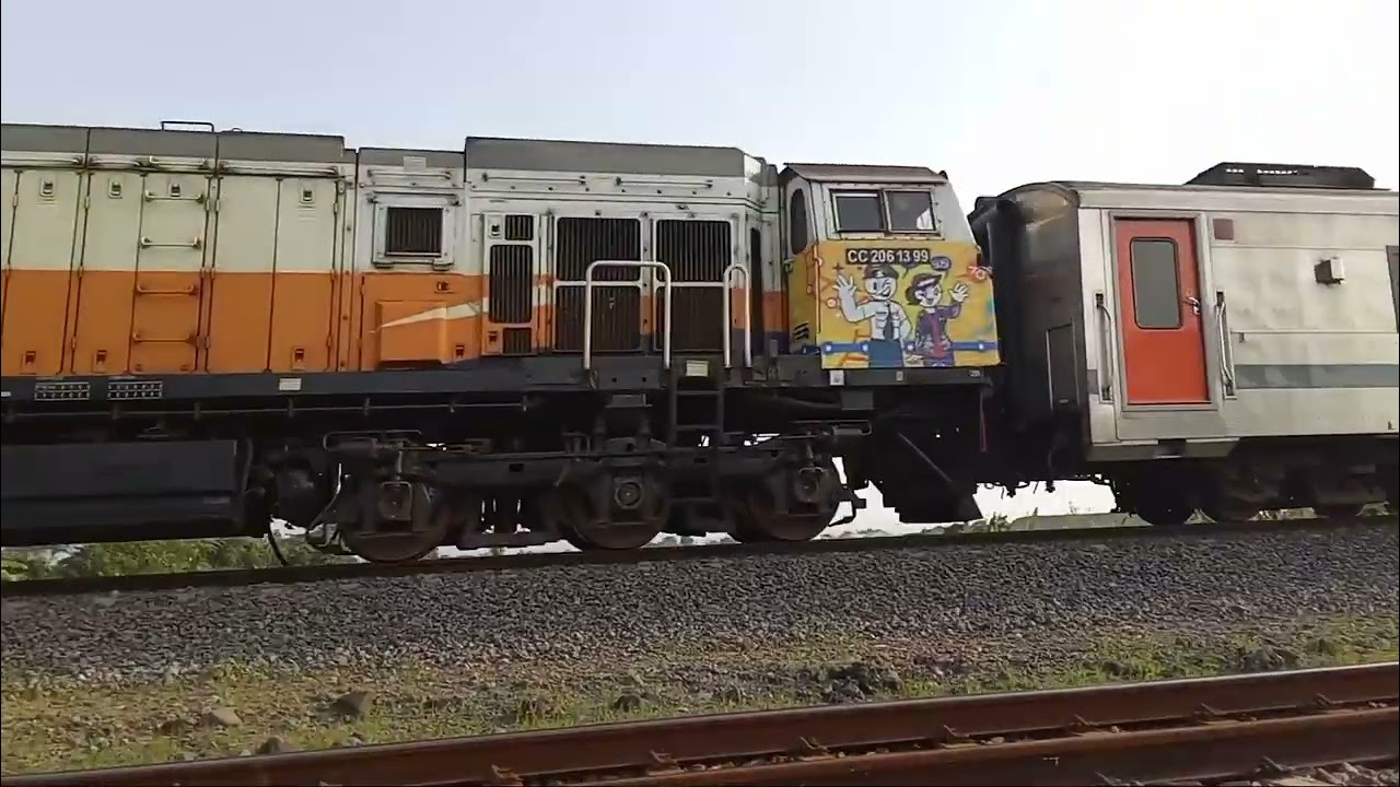 KA 10 Argo Wilis (Panoramic) melintas langsung relasi : bandung-surabaya gubeng 😁☺️