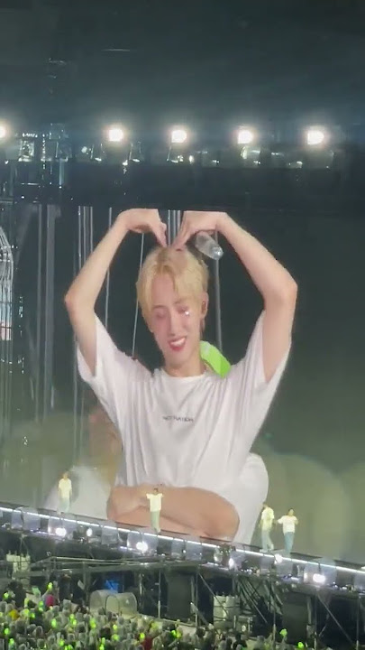 taeyong back hugging winwin