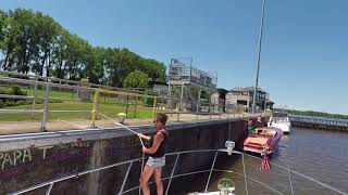 How to go through a lock on the Mississippi River small boat