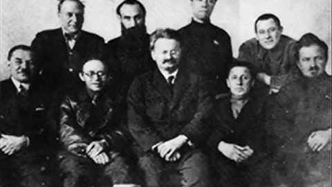 Christian Rakovsky, bolshevik militant.  | Rakovsky Parisko Komunaz hitzaldi bat ematen.