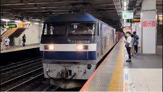 【吹田EF66の運用を吹田EF210が代走】 JR貨物EF210形100番台104号機＋コキ23B（両）が大宮駅4番線を低速通過するシーン（4076レ・吹A20・コンテナ輸送）2022.10.1