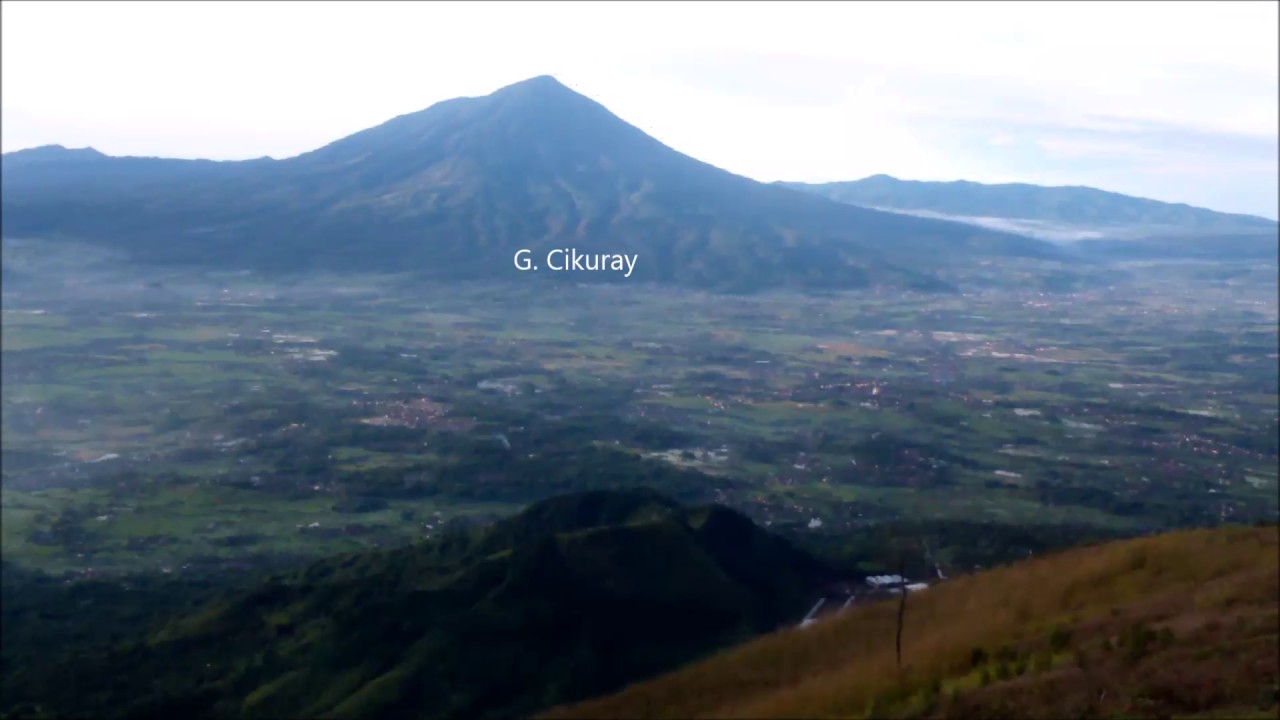 Pemandangan Dari Puncak Gunung Guntur Saat Sunrise Youtube