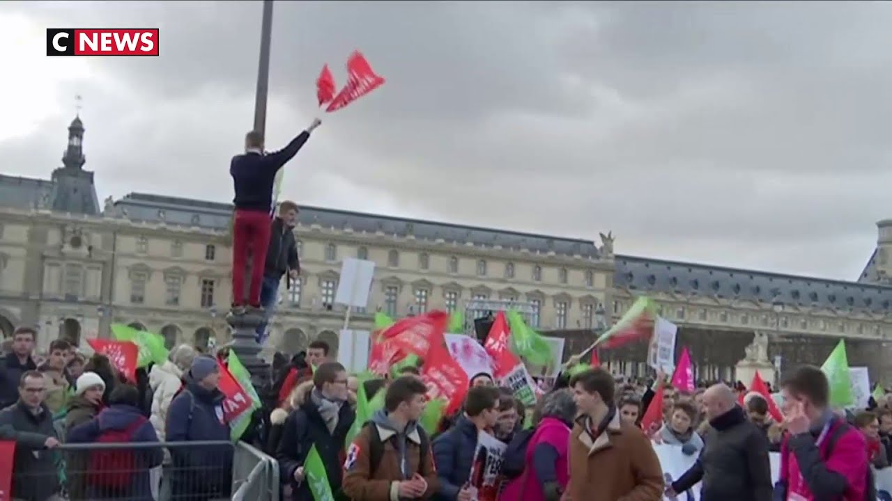 Les jeunes "anti-PMA pour toutes" présents en nombre à la marche - YouTube