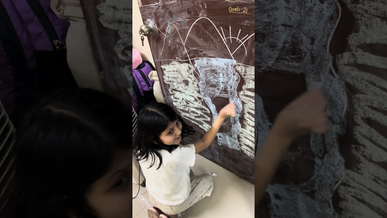 First time doing chalk painting | bhoot on Door | LKG student | class 1 | aayu pihu Prinky kid vlogs