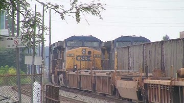 CSX Intermodal with a Friendly Engineer Huntington, WV [HD]