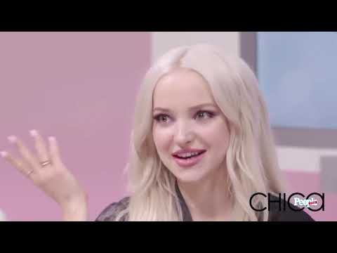 Sofia Carson enseñando a hablar español a Dove Cameron