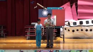 1041026校長頒發國語日報小作家獎狀