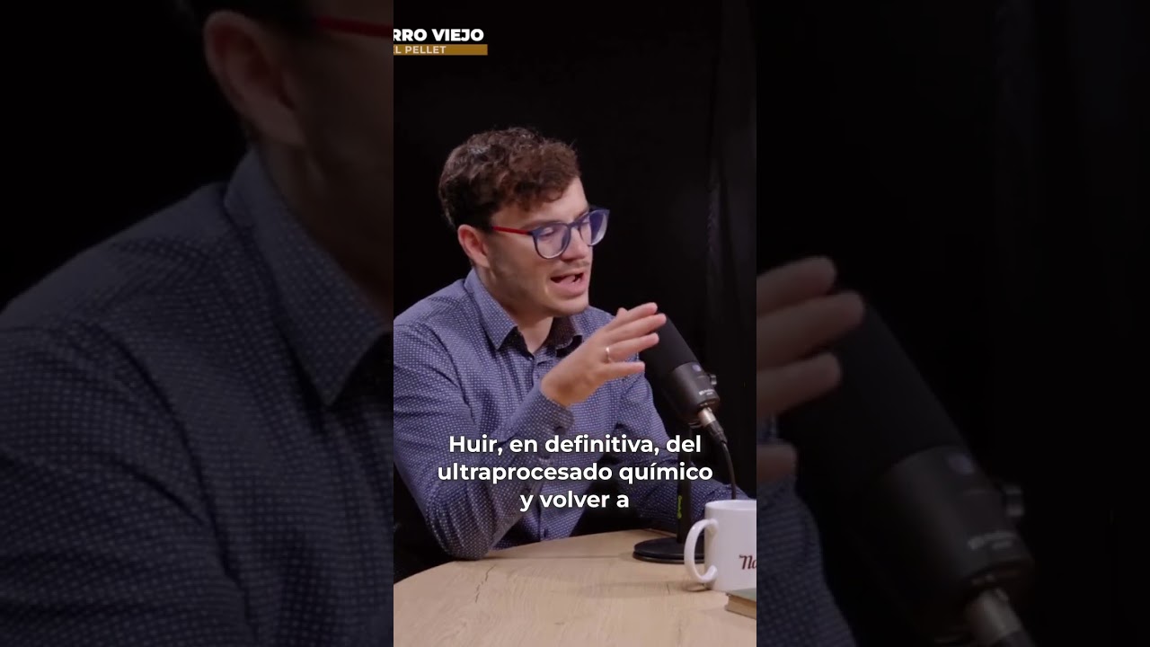 ¿Sabías que la palabra "Shiitake" viene del japonés y revela dónde crece este hongo medicinal?Conrado explica su etimología: "Shii" (el árbol en el que suele crecer) y "Take" (hongo). Un ingrediente totalmente comestible, rico en propiedades nutricionales y apreciado por su aroma característico. 🌿🐕✨ En este Short:• El origen etimológico japonés de la palabra "Shiitake".
• Por qué este hongo crece en el árbol Shii y su verdadero significado.
• La importancia de utilizar ingredientes comestibles y funcionales de alta calidad en la alimentación.👉 Descubre la nutrición natural y con ingredientes funcionales para tu compañero aquí:https://laravital.com/es/piensos/conrado-animalero/conrado-animalero-pollo-y-arenque.html#/21-peso-5kg¡Suscríbete para aprender sobre nutrición natural, hongos medicinales y salud animal! 🔔#ConradoAnimalero #Shiitake #HongosMedicinales #NutricionCanina #IngredientesNaturales #SaludCanina