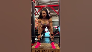 Hamstrings and glutes were served 🖤🍑 #carolynemarquez #motivation #stifflegdeadlifts #glutes #fit