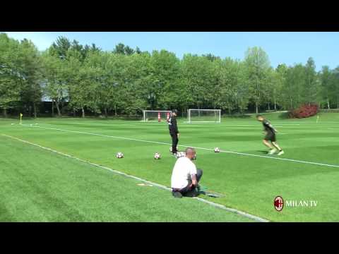 Corner flag challenge: Vincenzo Montella vs Gianluca Lapadula Corner flag challenge: Vincenzo Montella vs Gianluca Lapadula