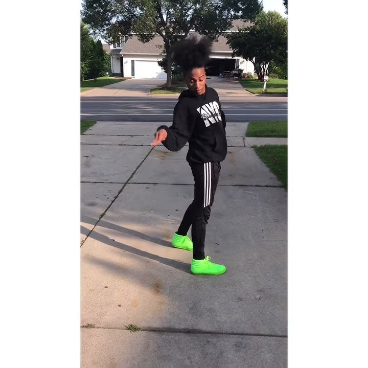 YG - Big Bank (Featuring Big Sean, 2 Chains, Nicki Minaj)