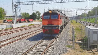 Тепловоз 2М62-0572 в +36 градусов с грузовым поездом на ст. Владыкино