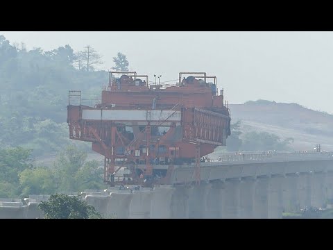 PEMASANGAN GIRDER KE-13, SISA 28 GIRDER MENUJU SUBGRADE 7A DK 46 PROYEK KERETA CEPAT JAKARTA BANDUNG