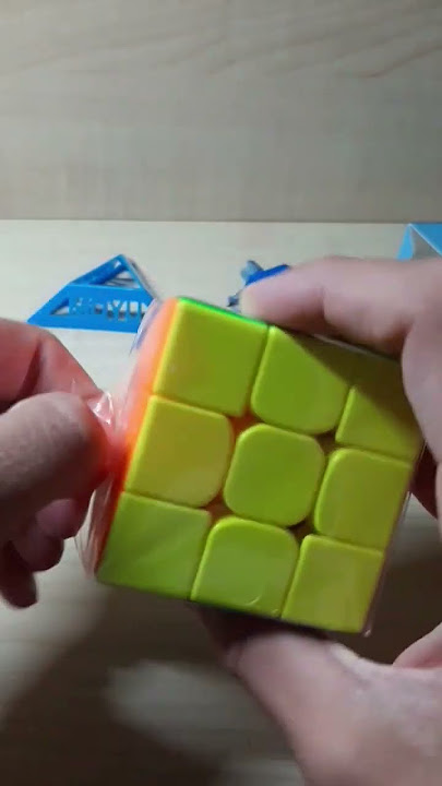 Unboxing the moyu rs3m 2020 #moyu #cube #moyucube #top #rs3m2020