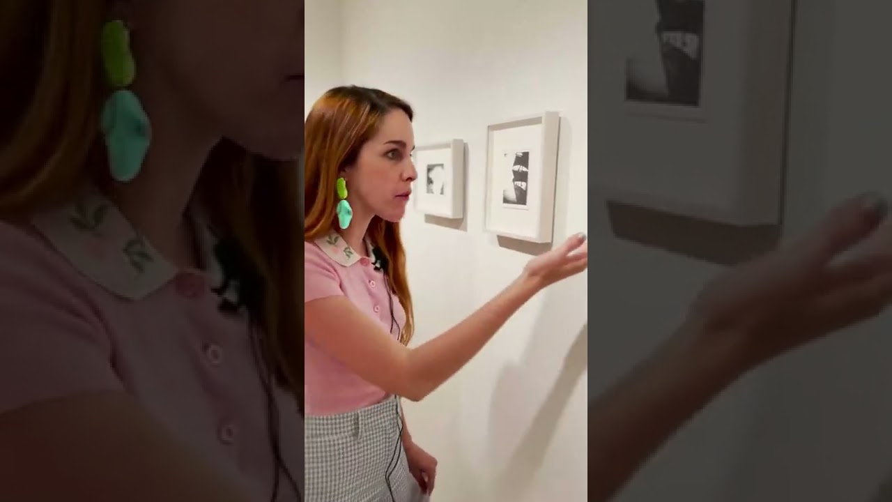 Amarna Miller ante la obra de Jorge Ribalta YouTube