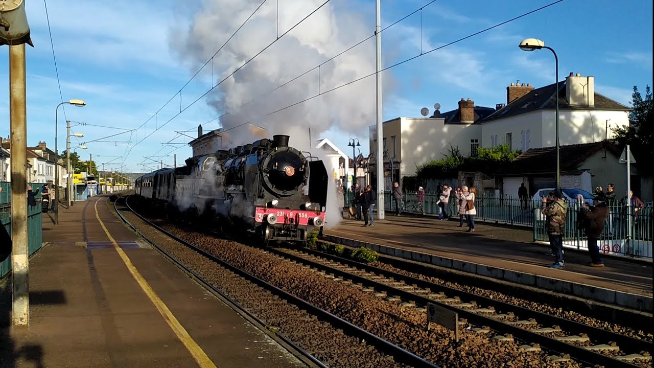 Gros panaches de fumée et siffet pour le départ exceptionnel d'un train à vapeur à Vernon-Giverny😃
