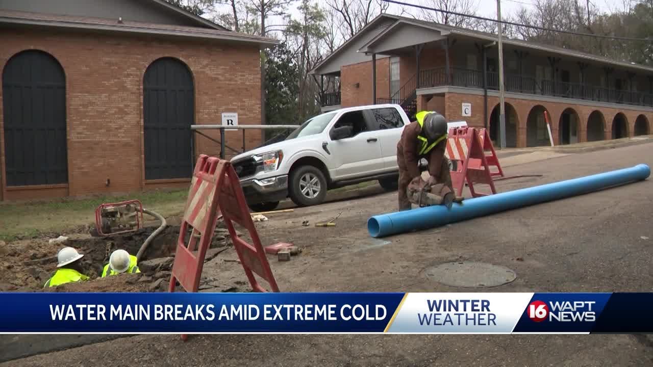 Water main repairs underway - YouTube