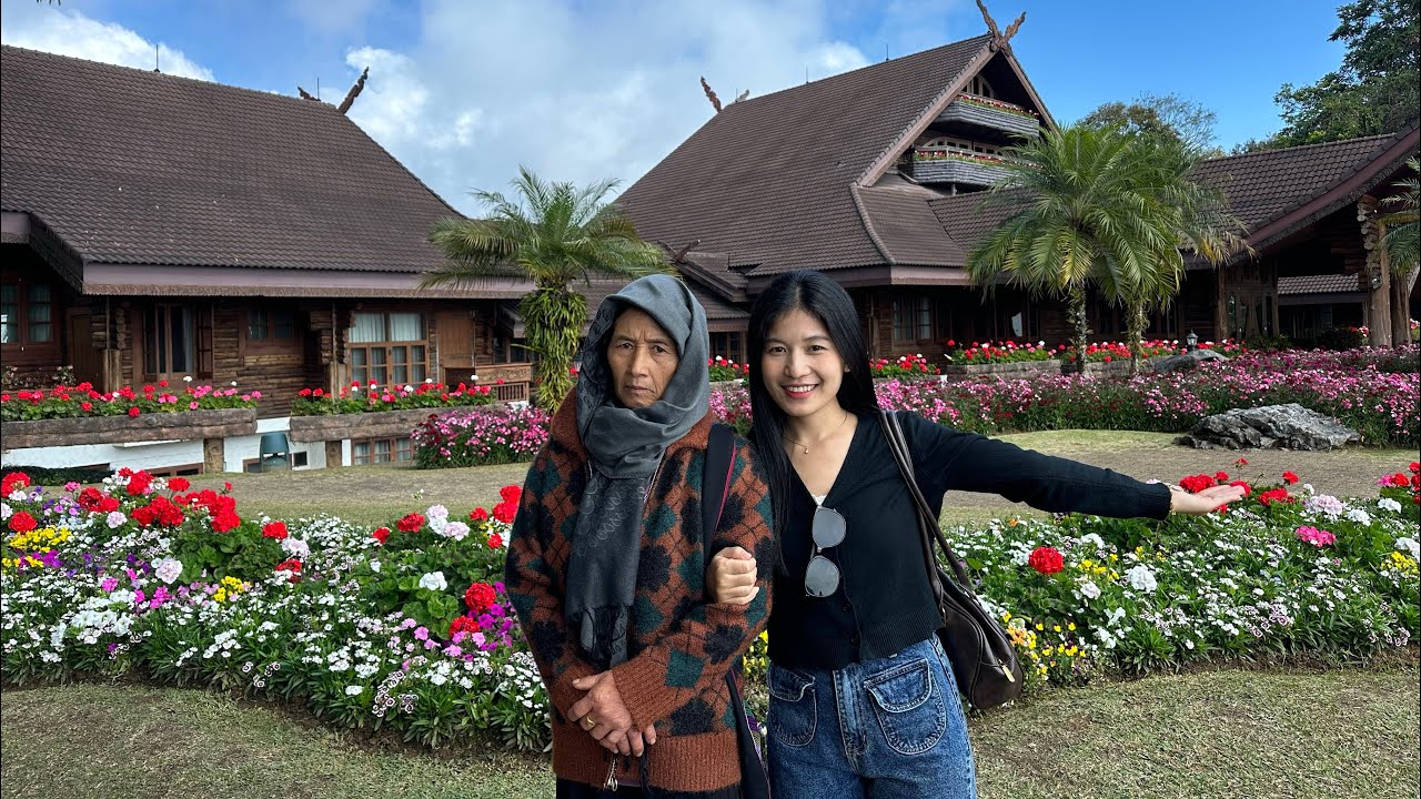 สีสันดอยตุงกับคุณแม่ วันนี้มาเที่ยวชมตำหนักสมเด็จย่าค่ะ ดอยตุงสวยงามมากจริงๆค่ะ