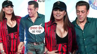 Mahima Chaudhry, Salman Khan and Many 90's Actors Meet after So Long at Unchai Screening