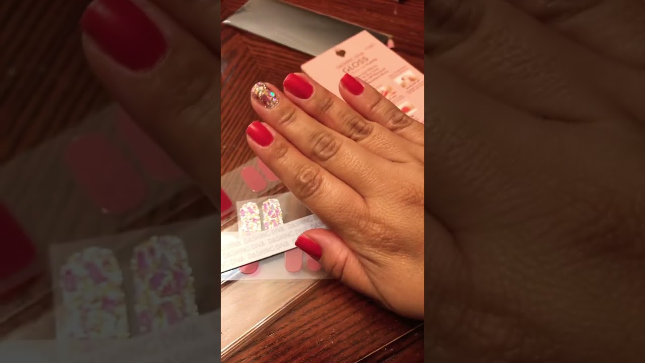 Dashing Diva Gloss sticker nail polish in palm beach