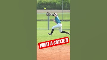 🥎 RF krijgt een HIT met een sliding catch! #shorts #fyp