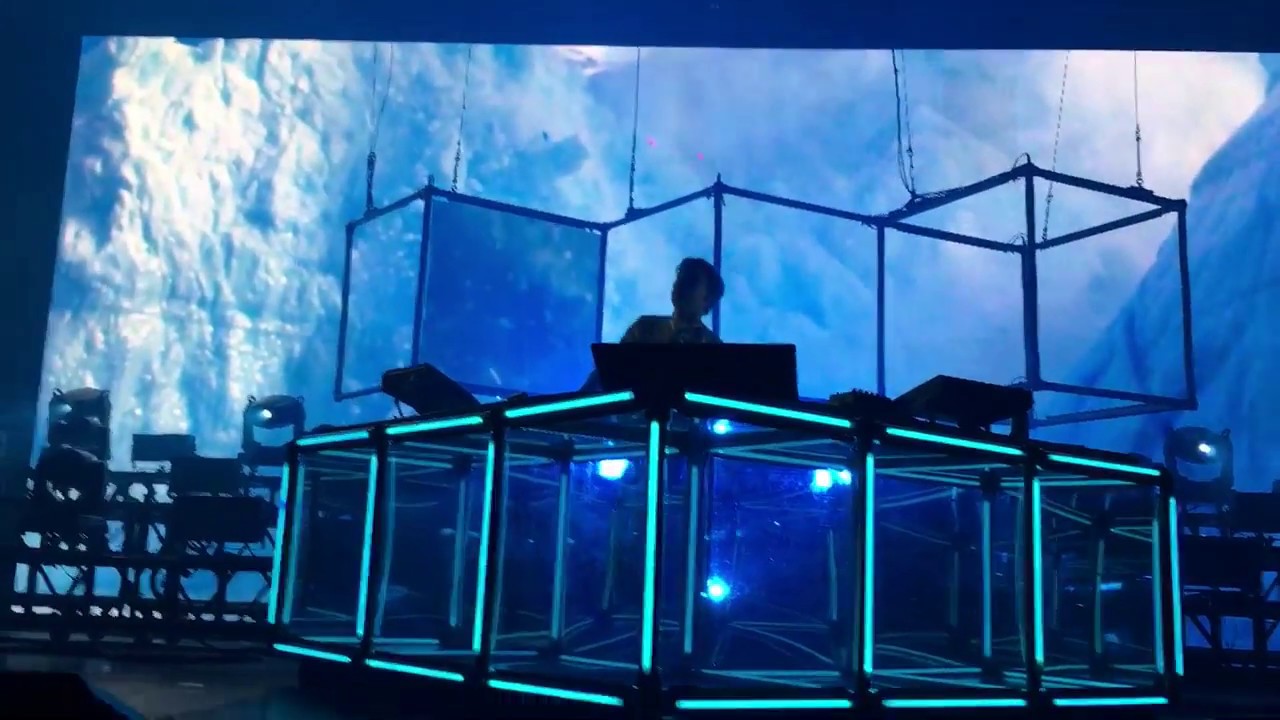Flume   Take A Chance Extended Tour Version live in Berlin on 091116