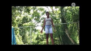 Twins yoga challenge goes HILARIOUSLY WRONG!