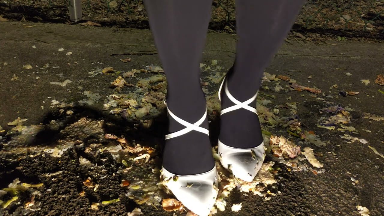 白色綁帶高跟鞋踩爛便當 white high heels crush your dinner