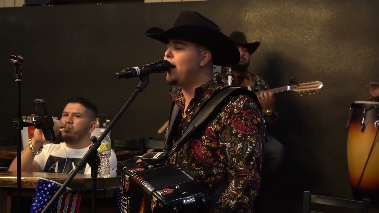 Elvis Javir Y Su Grupo  Norteño    El Besito  Cachichurris en vivo