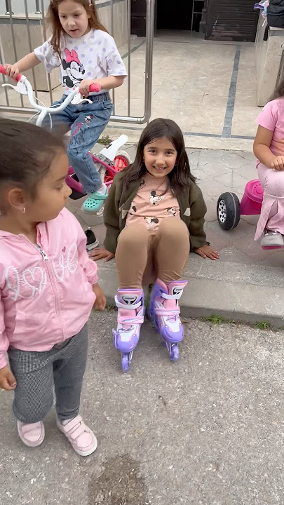 When he put on his skates, his feet slipped and he couldn't get up😂 #dontforgettosubscribe #disco...