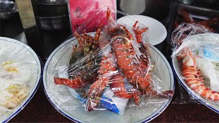 泉州最近特火的虾仔面，海鲜卤料能自主添加，最低12元一碗贵吗？