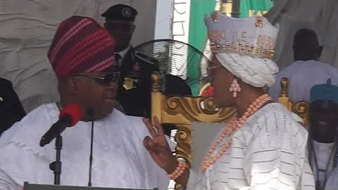 SEE HOW NIGERIA’S FIRST LADY,REMI TINUBU, PUBLICLY EMBARRASSED GOV. ADEMOLA ADELEKE OVER HIS SINGING