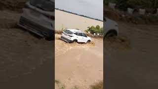 गोरखपुर बनारसी नेशनल हाईवे पर बाढ़ आ गई है