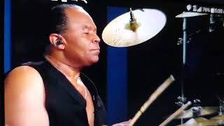 Michael Jackson drummer  Jonathan performs. smooth criminal