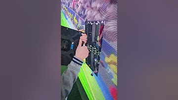 Technicians are installing EA1000C6 indoor LED modules #leddisplay#ledmodule #ledwall