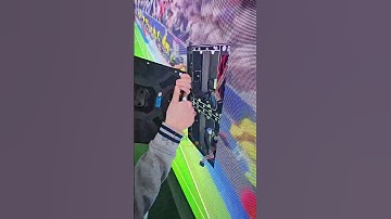 Technicians are installing EA1000C6 indoor LED modules #leddisplay#ledmodule #ledwall