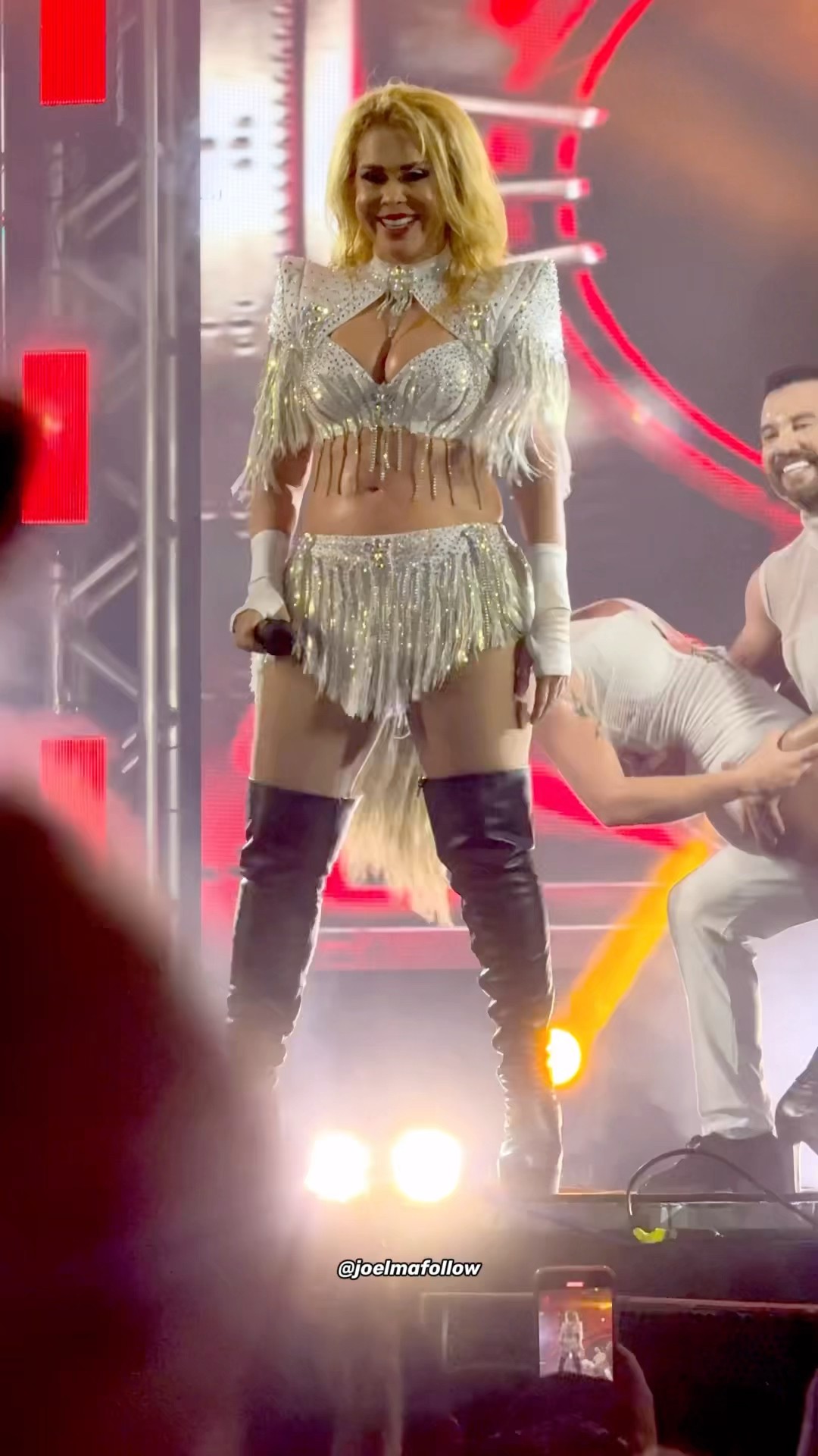 Joelma está linda e maravilhosa
